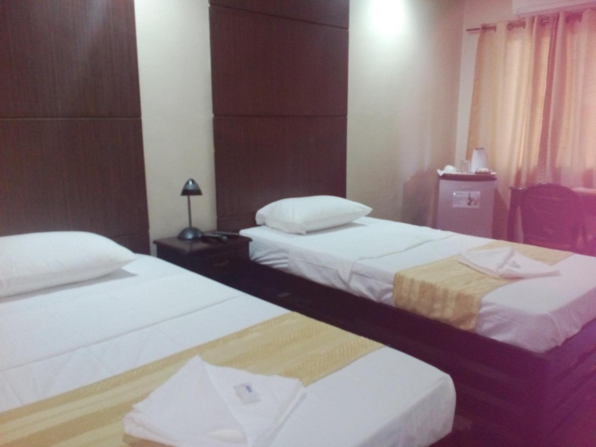 Manana Hotel Olongapo Room photo